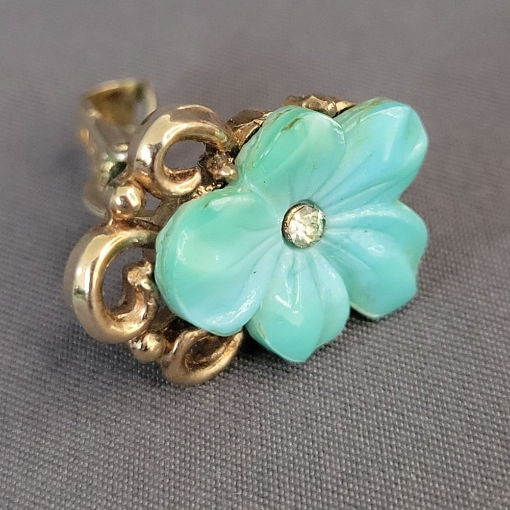 Crown Trifari Gold Tone Molded Glass Flower Brooch and Earrings Set A Philippe - Picture 13 of 13